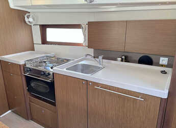 Chartern Sie segelboot in Veruda - Oceanis 38.1