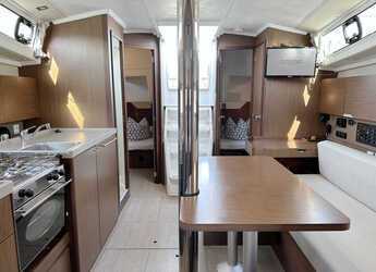 Chartern Sie segelboot in Veruda - Oceanis 38.1