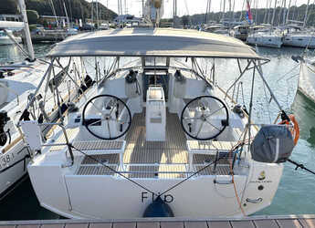 Chartern Sie segelboot in Veruda - Oceanis 38.1