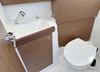 Chartern Sie segelboot in Veruda - Oceanis 38.1