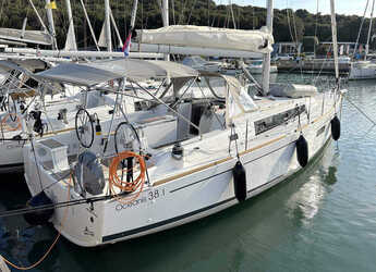 Chartern Sie segelboot in Veruda - Oceanis 38.1