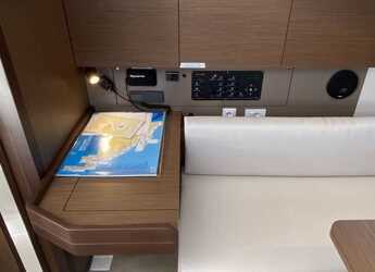 Chartern Sie segelboot in Veruda - Oceanis 38.1