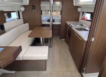 Chartern Sie segelboot in Veruda - Oceanis 38.1