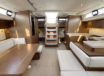 Chartern Sie segelboot in Veruda - Oceanis 51.1