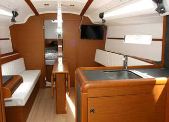 Chartern Sie segelboot in Veruda - Sun Odyssey 349 - 2 cab.