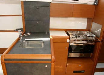 Chartern Sie segelboot in Veruda - Sun Odyssey 349 - 2 cab.