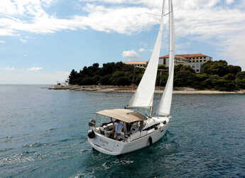 Chartern Sie segelboot in Veruda - Sun Odyssey 349 - 2 cab.
