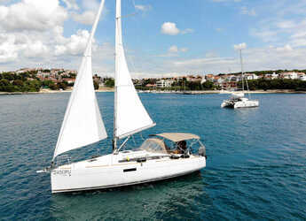 Chartern Sie segelboot in Veruda - Sun Odyssey 349 - 2 cab.