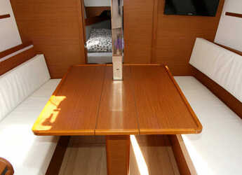 Chartern Sie segelboot in Veruda - Sun Odyssey 349 - 2 cab.