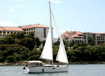 Chartern Sie segelboot in Veruda - Sun Odyssey 349 - 2 cab.