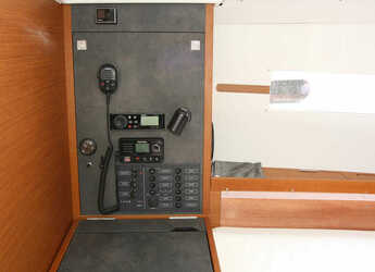 Chartern Sie segelboot in Veruda - Sun Odyssey 349 - 2 cab.