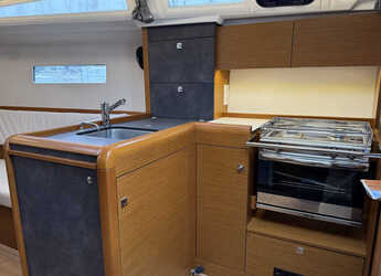 Chartern Sie segelboot in Veruda - Sun Odyssey 349 - 3 cab.