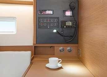 Chartern Sie segelboot in Veruda - Sun Odyssey 380 - 3 cab.