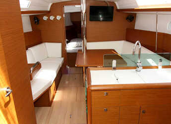 Chartern Sie segelboot in Veruda - Sun Odyssey 389