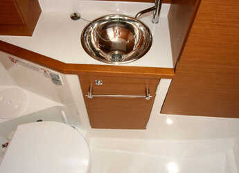 Chartern Sie segelboot in Veruda - Sun Odyssey 389