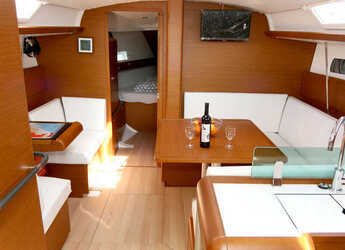 Chartern Sie segelboot in Veruda - Sun Odyssey 419 - 3 cab.