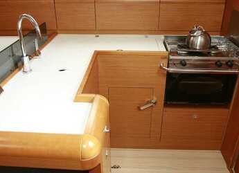 Chartern Sie segelboot in Veruda - Sun Odyssey 439