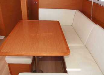 Chartern Sie segelboot in Veruda - Sun Odyssey 439