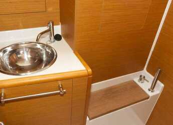 Chartern Sie segelboot in Veruda - Sun Odyssey 439