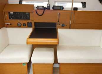 Chartern Sie segelboot in Veruda - Sun Odyssey 439