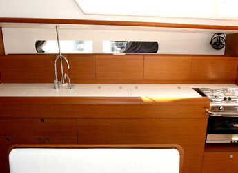 Chartern Sie segelboot in Veruda - Sun Odyssey 479 - 4 cab.