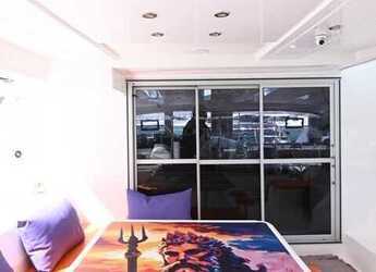 Rent a power catamaran in Nea Peramos - Leopard 51 PC
