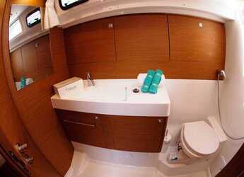 Chartern Sie segelboot in Nea Peramos - Sun Odyssey 519 -  5 cabs