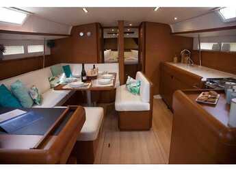 Chartern Sie segelboot in Nea Peramos - Sun Odyssey 519 -  5 cabs