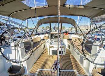 Chartern Sie segelboot in Nea Peramos - Sun Odyssey 519 -  5 cabs