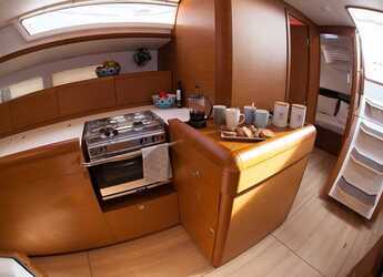 Chartern Sie segelboot in Nea Peramos - Sun Odyssey 519 -  5 cabs