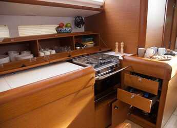 Chartern Sie segelboot in Nea Peramos - Sun Odyssey 519 -  5 cabs