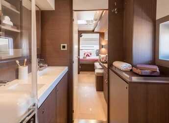 Rent a catamaran in Nanny Cay - Bali 4.2 OW