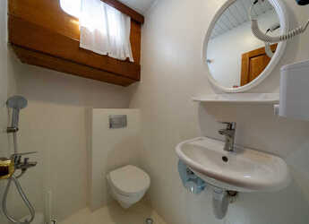 Rent a schooner in Nidri Marine - Gulet