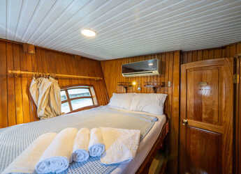 Rent a schooner in Nidri Marine - Gulet