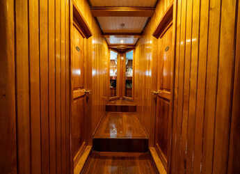 Rent a schooner in Nidri Marine - Gulet