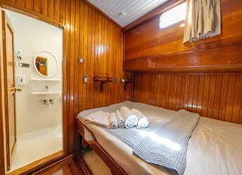 Rent a schooner in Nidri Marine - Gulet