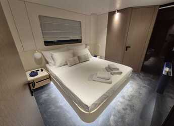 Rent a yacht in Marina Mandalina - Azimut Grande 26M