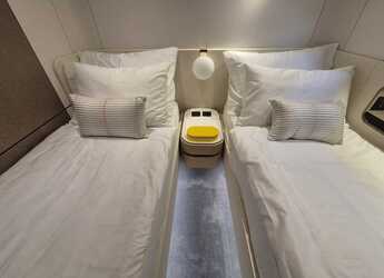 Rent a yacht in Marina Mandalina - Azimut Grande 26M