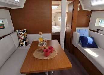 Rent a sailboat in Marina Polesana - Sun Odyssey 380 - 3 cab.
