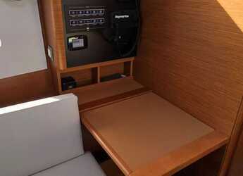 Rent a sailboat in Marina Polesana - Sun Odyssey 380 - 3 cab.