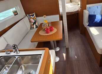 Rent a sailboat in Marina Polesana - Sun Odyssey 380 - 3 cab.