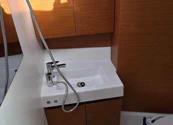 Rent a sailboat in Marina Polesana - Sun Odyssey 380 - 3 cab.