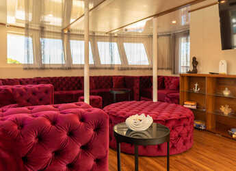 Rent a yacht in Split West Harbour - Motoryacht Yolo