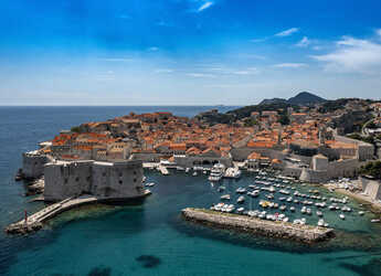 Rent a yacht in Split West Harbour - Motoryacht Yolo