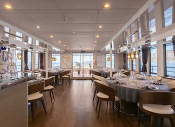 Rent a yacht in Split West Harbour - Motoryacht Yolo