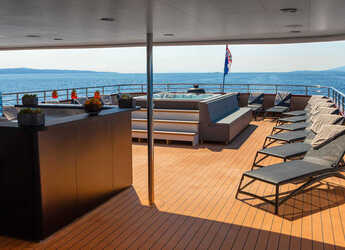 Rent a yacht in Split West Harbour - Motoryacht Yolo