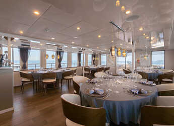 Rent a yacht in Split West Harbour - Motoryacht Yolo