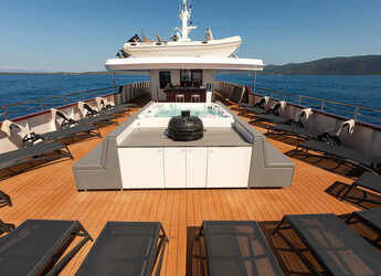 Rent a yacht in Split West Harbour - Motoryacht Yolo