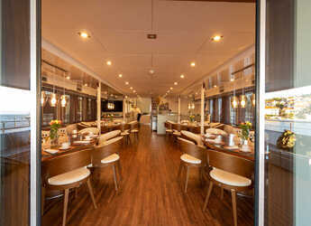 Rent a yacht in Split West Harbour - Motoryacht Yolo