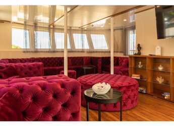 Rent a yacht in Split West Harbour - Motoryacht Yolo